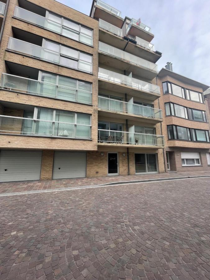 Penthousestudio Gaudi Met Zonneterras En Zicht Op Zee Apartment Nieuwpoort Exterior photo